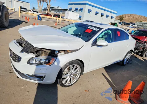 2017 Volvo S60 Platinum z USA, uszkodzony, nr VIN LYV402HM3HB144497